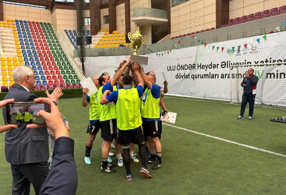 Veteranlar arasında minifutbol turnirinin qalibləri mükafatlandırılıb
