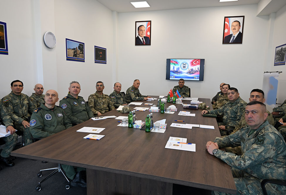 Leadership of Azerbaijan Defense Ministry watches joint tactical-special exercise