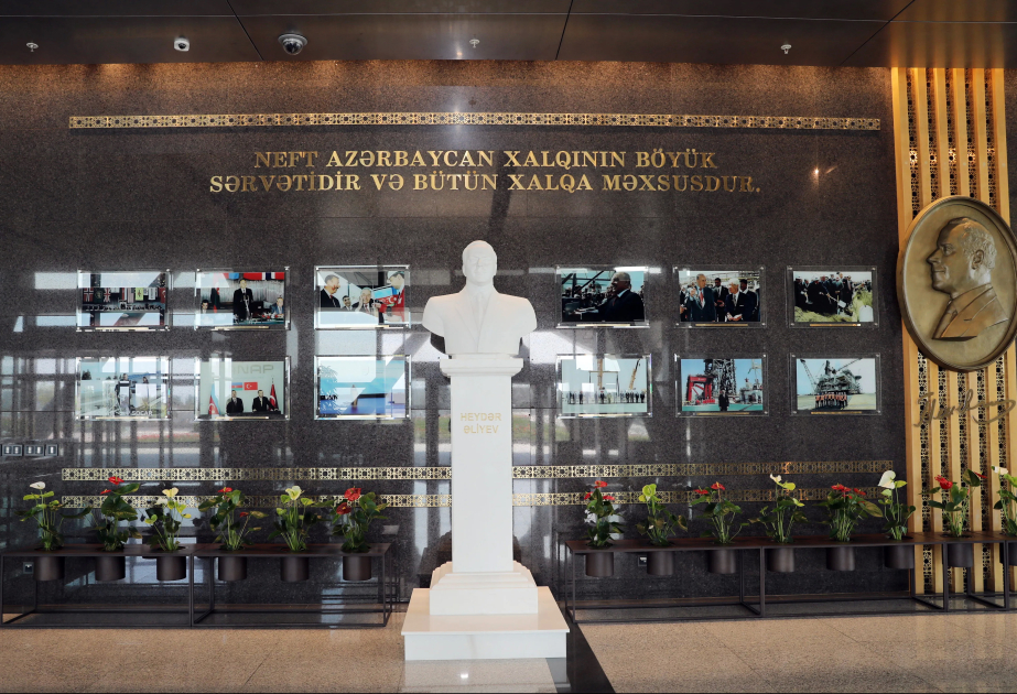 SOCAR: Ulu Öndər Heydər Əliyevin müəyyənləşdirdiyi inkişaf kursunda milli enerji strategiyası xüsusi yer tutur