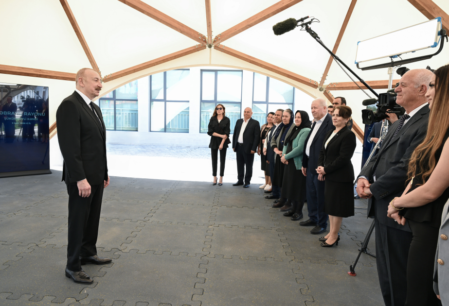 Prezident İlham Əliyevin sosial şəbəkə hesablarında Şükürbəyli kəndində sakinlərlə görüşü ilə bağlı paylaşım edilib