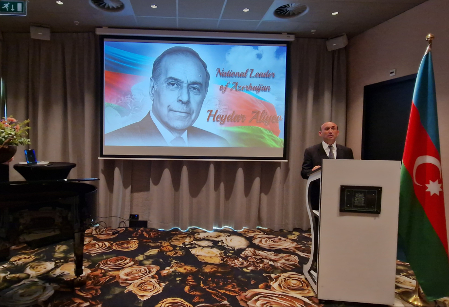 Ulu Öndər Heydər Əliyevin xatirəsi Niderlandda da anılıb