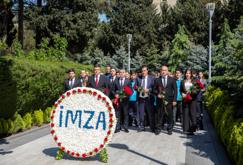 “İMZA” İctimai Birliyi Fəxri xiyabanda Ulu Öndərin məzarını ziyarət edib