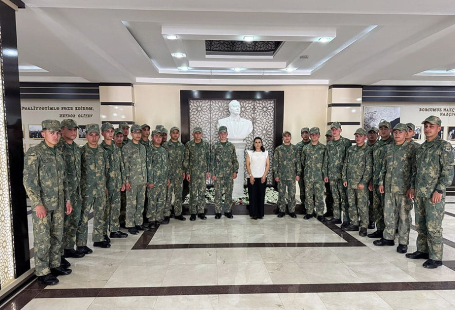 Azərbaycan Ordusunda Ümummilli Lider Heydər Əliyevin anadan olmasının 103-cü ildönümü qeyd edilib