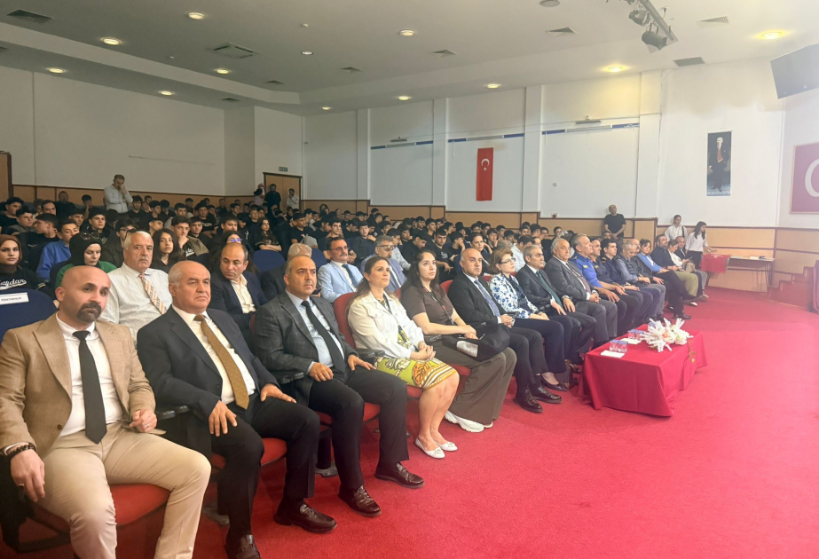 İzmirdə Heydər Əliyev liseyində Ulu Öndərin xatirəsi anılıb