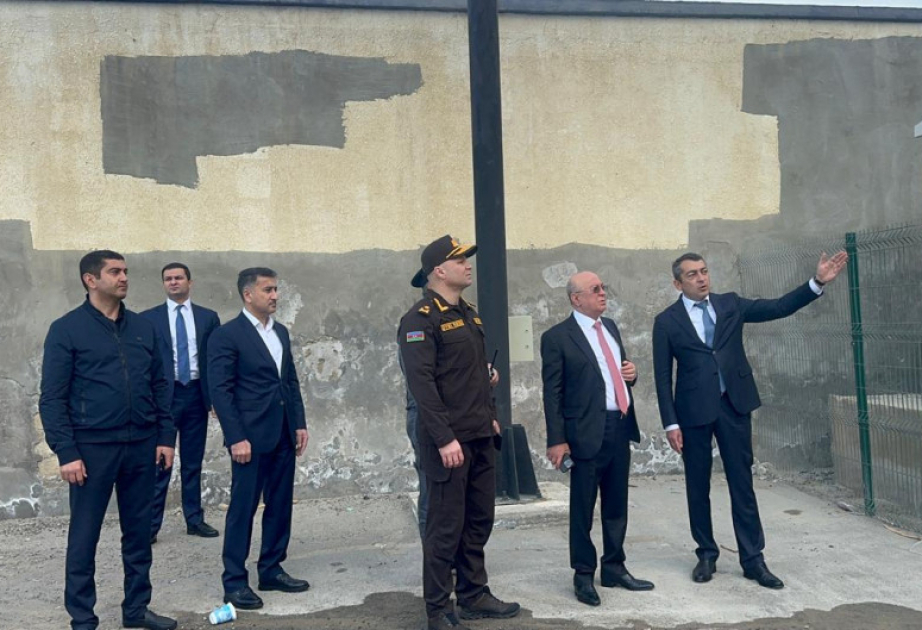 Fövqəladə hallar naziri Lökbatanda yanğının baş verdiyi əraziyə gəlib YENİLƏNİB 3