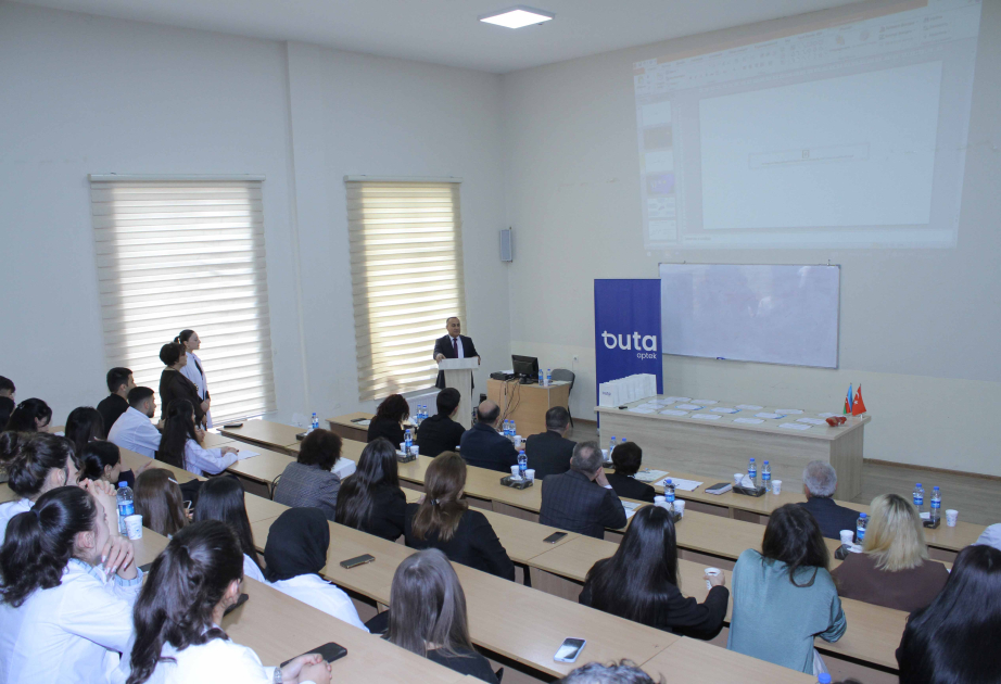 “Gənc tədqiqatçılar” konfransı: ADAU-nun əczaçı tələbələri biliklərini nümayiş etdiriblər