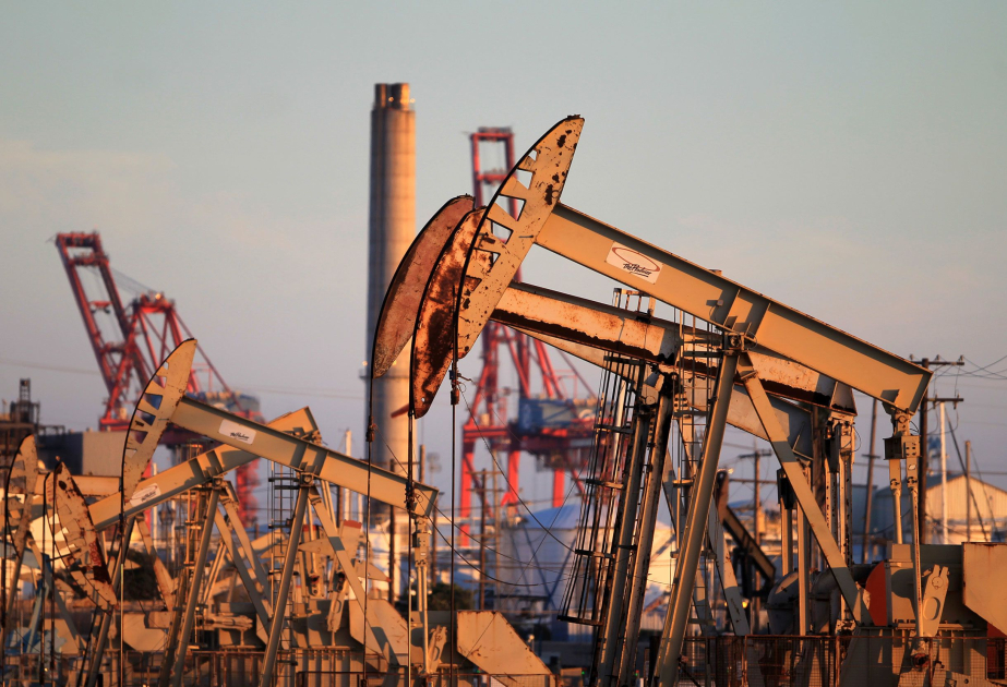 На мировых биржах снизились цены на нефть