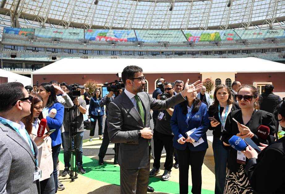 Medios de comunicación conocen los preparativos para el WUF13 en Bakú