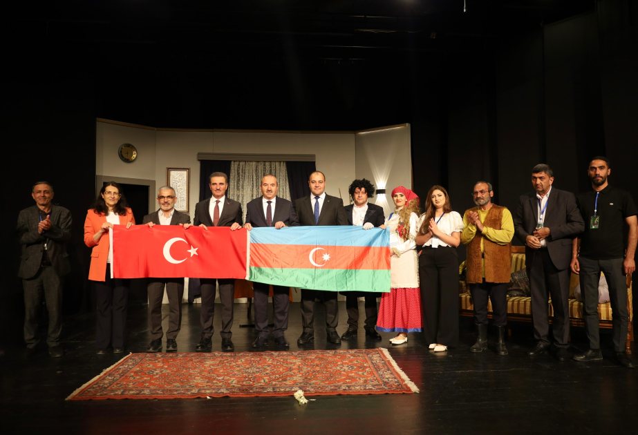 Naxçıvan Dövlət Kukla Teatrının “Elçilik” tamaşası Ərzurumda təqdim olunub