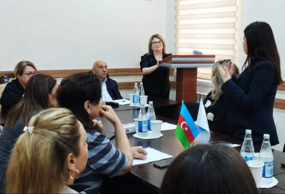 Elmi seminarda Rüstəm Behrudi poeziyasında milli kimlik və folklor məsələləri təhlil edilib