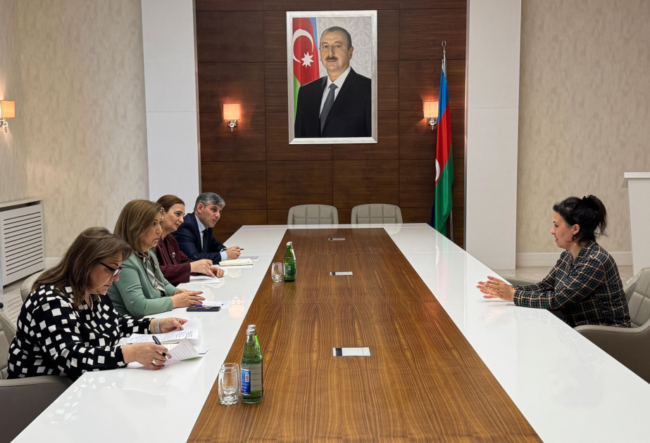 Dövlət Komitəsinin sədri Xızıda vətəndaşların müraciətlərini dinləyib