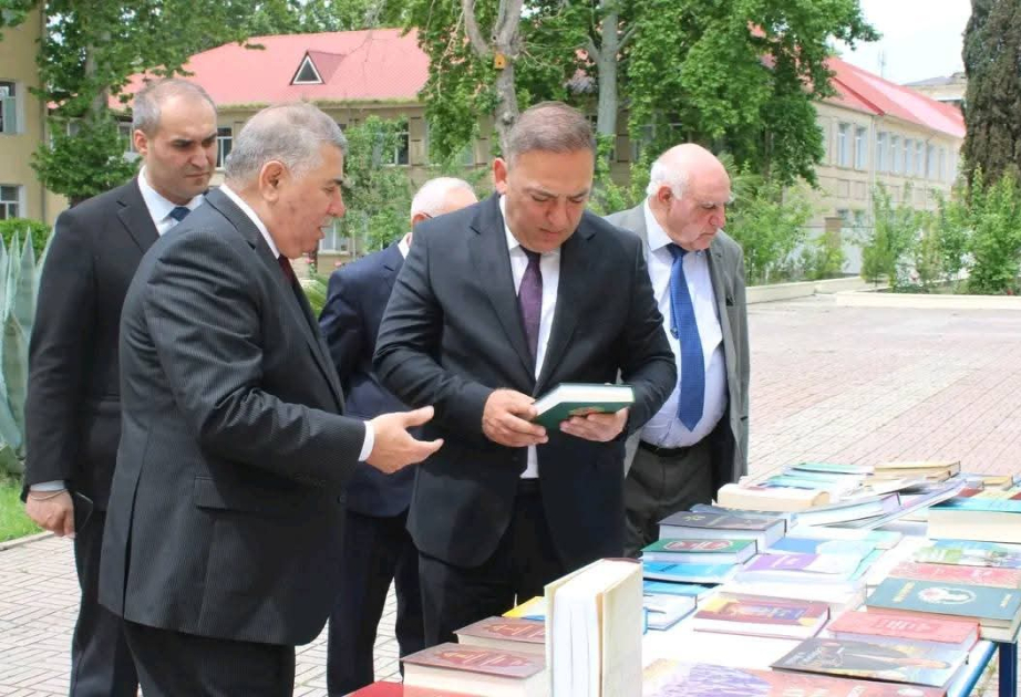 Mingəçevir Dövlət Universitetinə 500 elmi kitab hədiyyə edilib