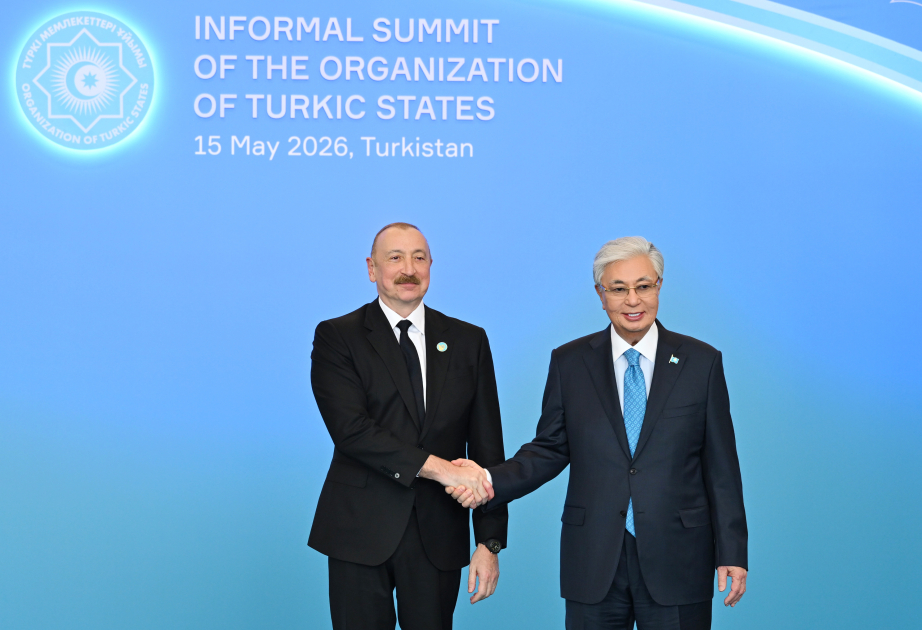 El Presidente Ilham Aliyev participa en la Cumbre informal de la Organización de Estados Túrquicos en Turkestán