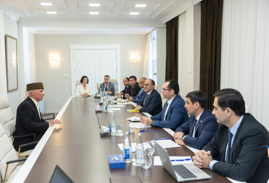 Kənd təsərrüfatı naziri Şuşada vətəndaşlarla görüşüb