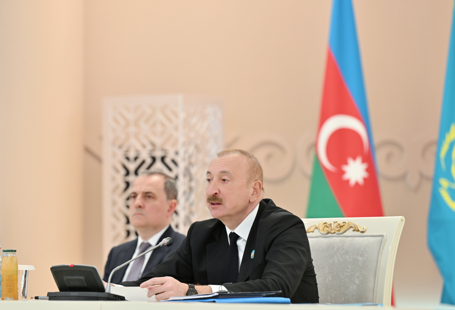 Президент Азербайджана: В ближайшие месяцы планируется ввести в эксплуатацию Транскаспийскую волоконно-оптическую линию связи