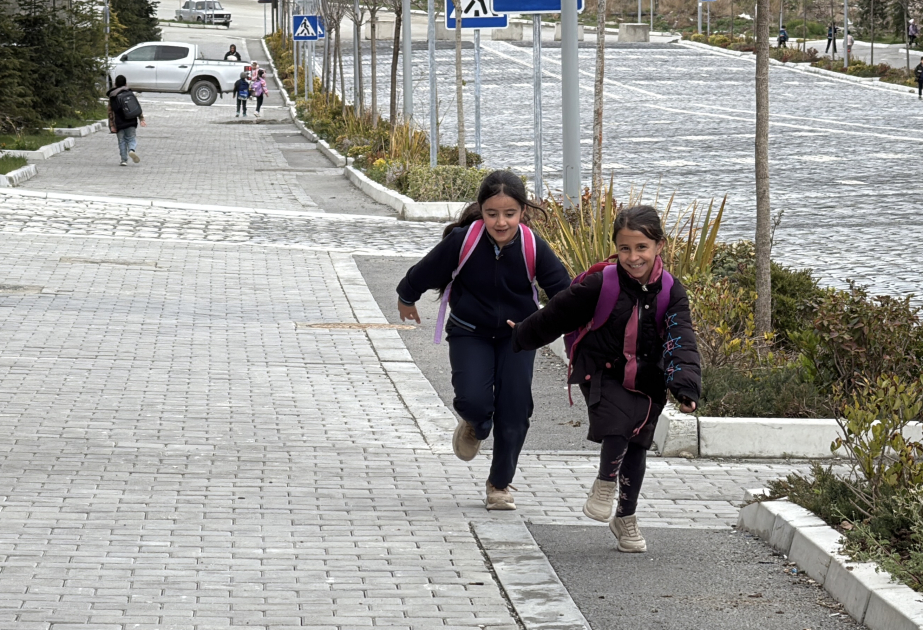 Kəlbəcərdə həyat yenidən qurulur: doğma yurda qayıdanlar sevincini bölüşür