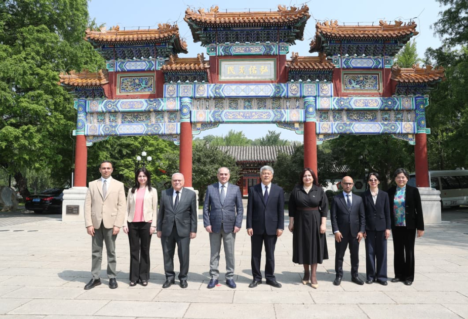 阿塞拜疆总统直属行政管理学院与中共中央党校签署备忘录
