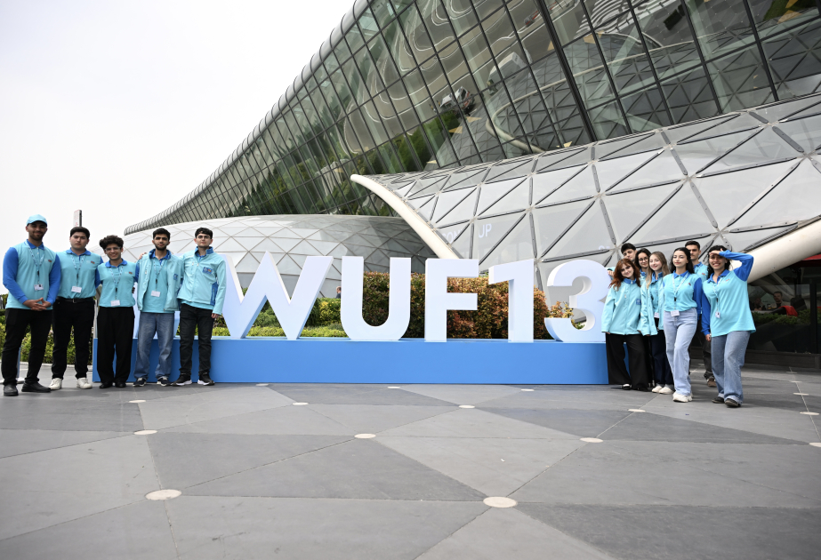 Voluntarios de WUF13: responsables, trabajadores y siempre sonrientes  FOTORREPORTAJE
