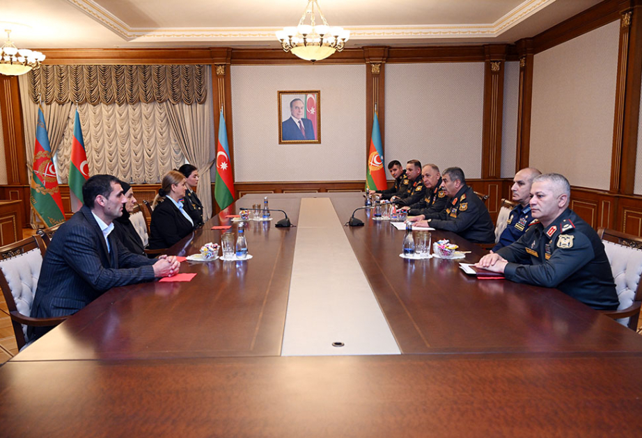 Minister of Defense presents families of Azerbaijan National Heroes with medals