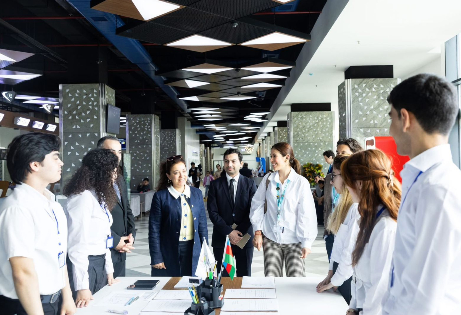 WUF13 participants visit ASAN Khidmet center