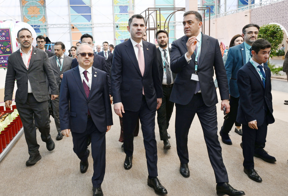 Turkish officials tour “Urban Expo” as part of WUF13
