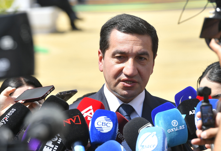 Hikmət Hacıyev: Azərbaycan şəhərlərin inkişafı prosesində modernləşdirilmə ilə tarixi ənənələri qoruyur
