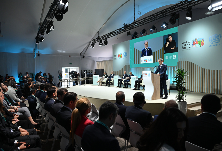 Une session spéciale intitulée « Les villes au cœur de la connectivité : rénovation urbaine et coopération régionale » débute au WUF13