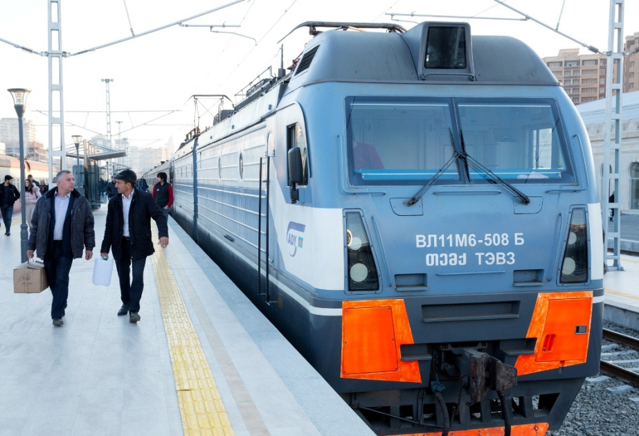 Se anuncia el horario de los trenes en la ruta Bakú–Tiflis–Bakú