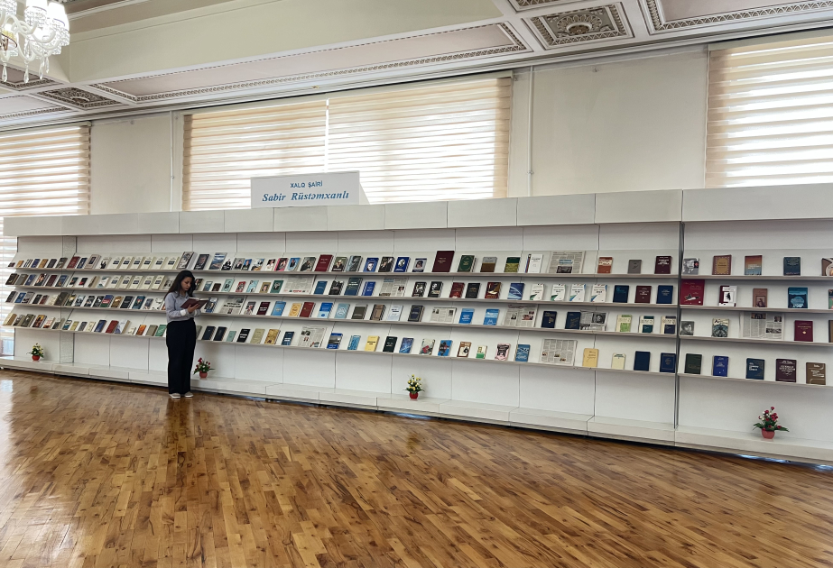 Milli Kitabxanada “Xalq şairi Sabir Rüstəmxanlı” adlı kitab sərgisi istifadəçilərə təqdim olunub