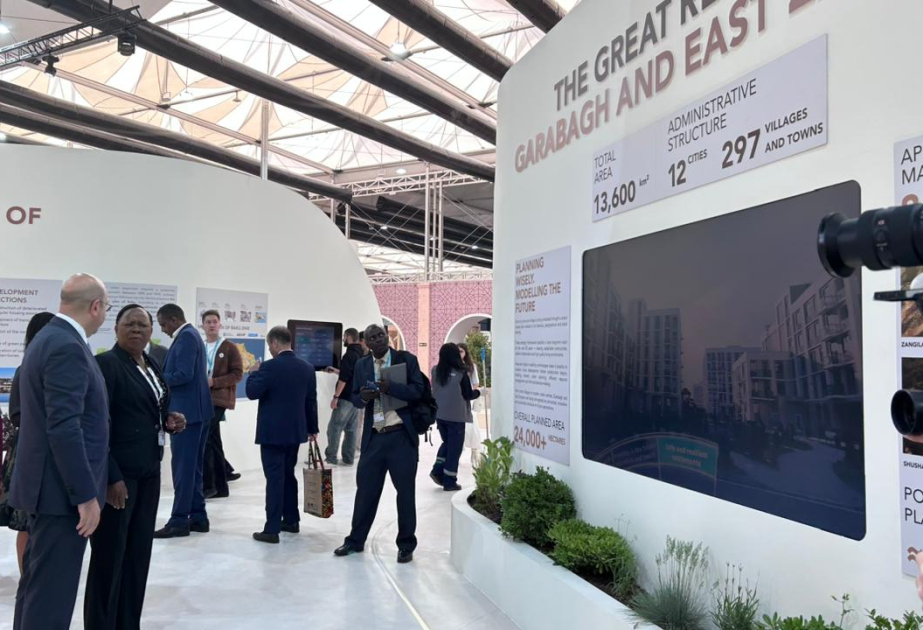 Официальные лица Кении в рамках WUF13 ознакомились с выставкой Urban Expo