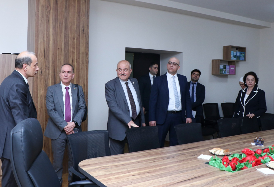 Fələstinli nazir məzunu olduğu AzMİU-da: Sami Hijjaviyə qiymət kitabçası təqdim edilib