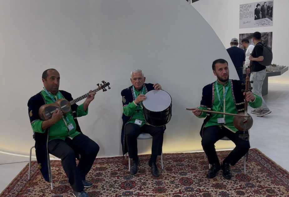 WUF13-də “Şuşanın dağları”nın improvizasiyalı ifası