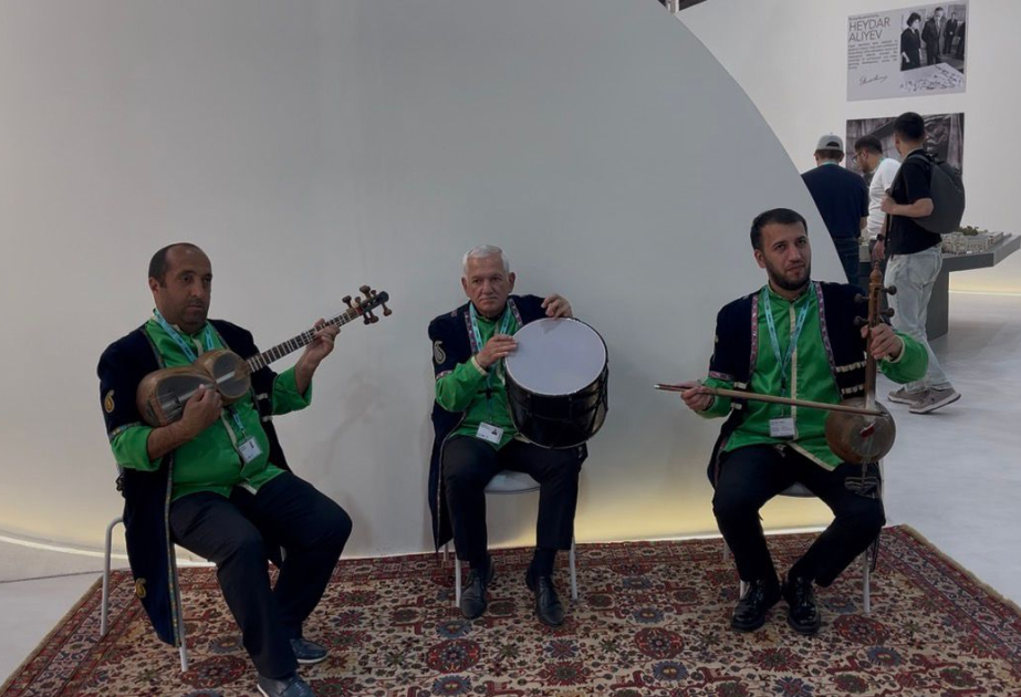 Improvisational performance of “Mountains of Shusha” at WUF13