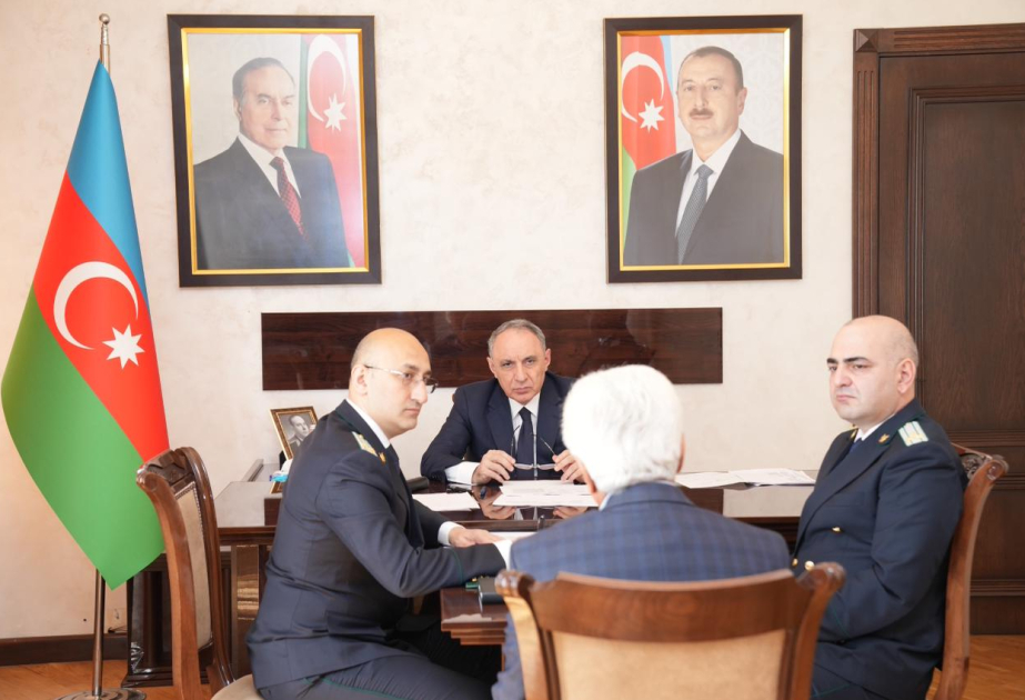 Baş prokuror Xankəndi şəhərində vətəndaşların müraciətlərini dinləyib