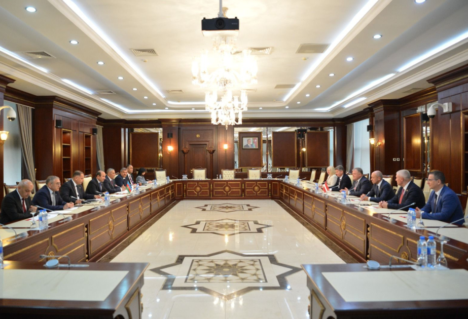 En Milli Majlis se presentan las direcciones de cooperación con Letonia en materia de urbanismo y desarrollo regional