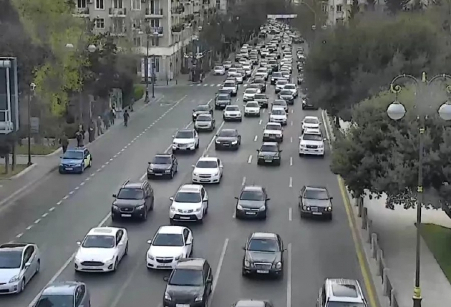 Paytaxtda bəzi yollarda nəqliyyatın hərəkətində sıxlıq müşahidə olunur