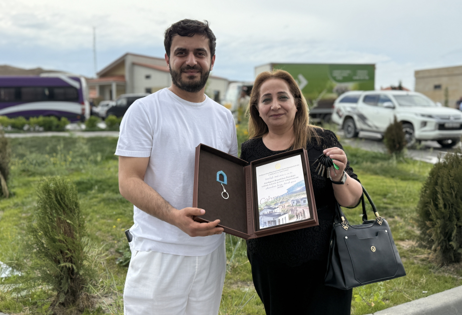 Şükürbəyli kəndində daha 39 ailəyə evlərinin açarları təqdim olunub - YENİLƏNİB
