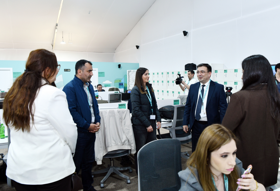 WUF13: AZƏRTAC əməkdaşları nüfuzlu beynəlxalq tədbiri geniş işıqlandırır -  FOTOLAR