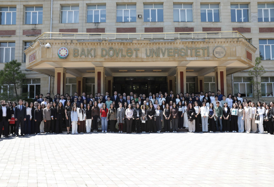 BDU-da “Diplomatın nitqi” layihəsinin iştirakçılarına sertifikatlar verilib