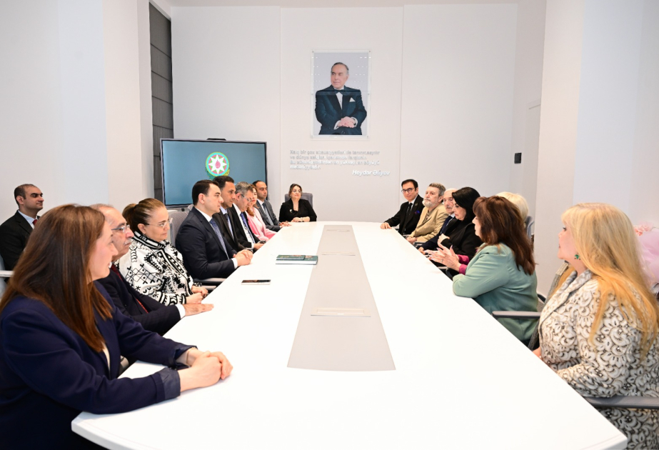 Mədəniyyət Nazirliyində yubilyar mədəniyyət xadimləri ilə görüş olub