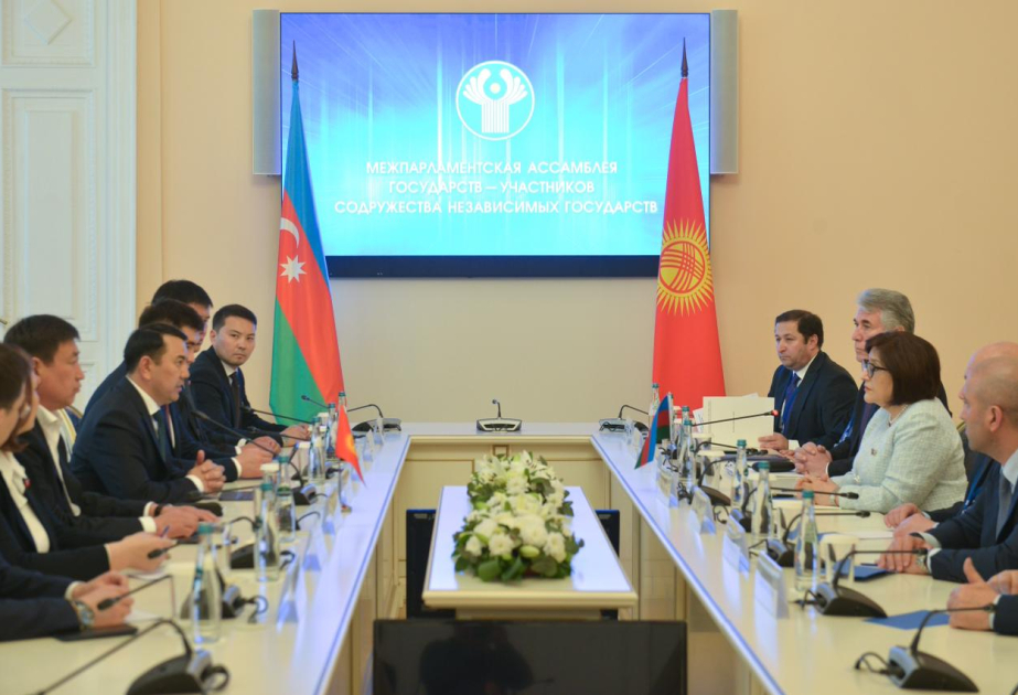 Los presidentes de los Parlamentos de Azerbaiyán y Kirguistán debatieron cuestiones de cooperación bilateral