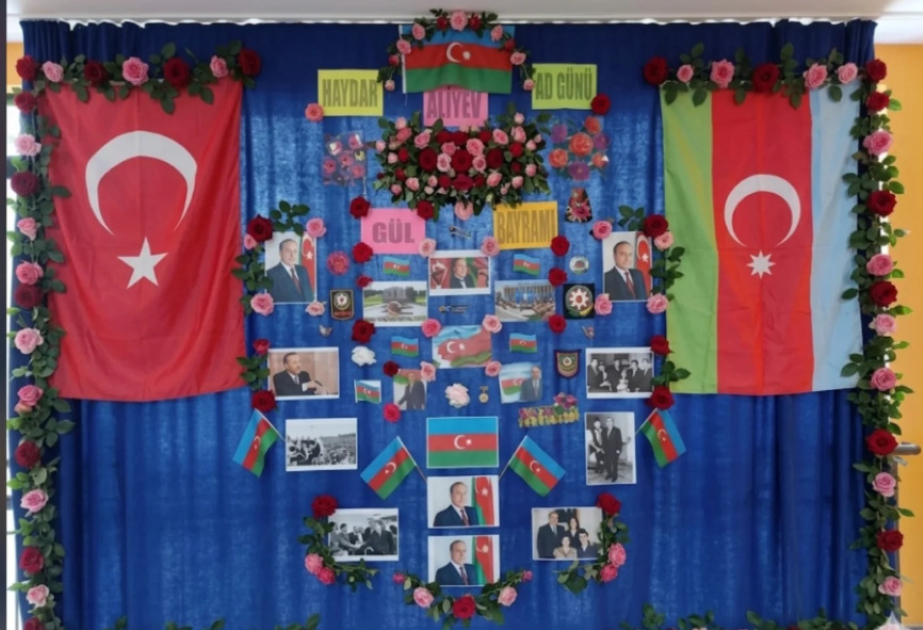 Kahramanmaraşlı məktəblilər Ulu Öndər Heydər Əliyevin xatirəsini yad ediblər