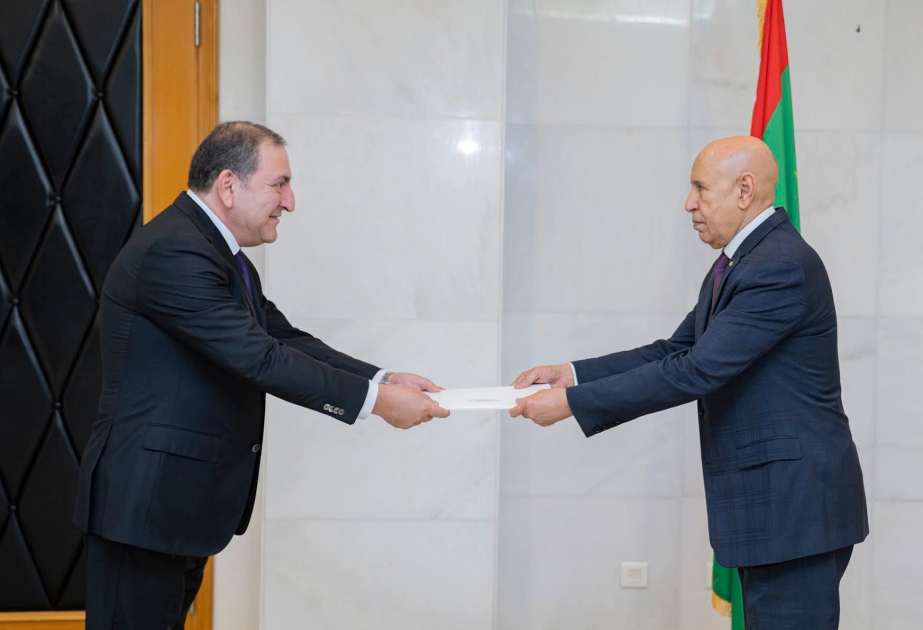 Azerbaijani Ambassador presents his credentials to Mauritanian President