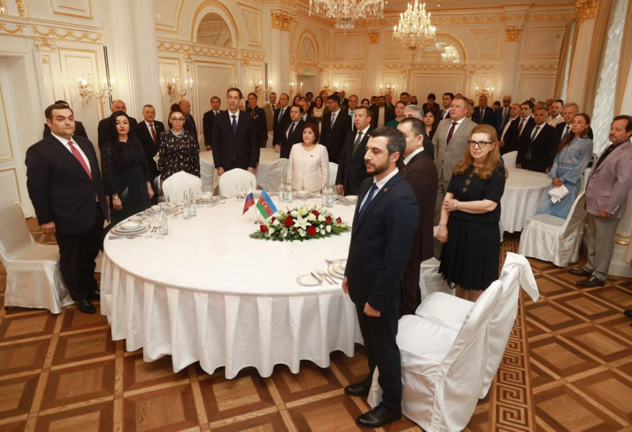 Aserbaidschanische Parlamentssprecherin besucht aserbaidschanisches Generalkonsulat in Sankt Petersburg