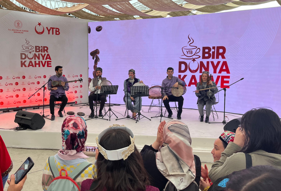İstanbulda keçirilən Etnoidman Mədəniyyət Festivalında Azərbaycan musiqisi və ədəbiyyatı geniş təbliğ edilir