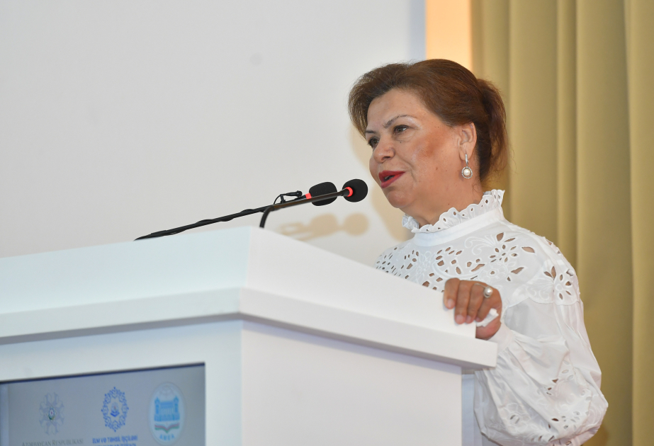 Professor Mahirə Hüseynova şifahi dildə işlək olan sözlərin ədəbi dilə gətirilməsindən danışıb