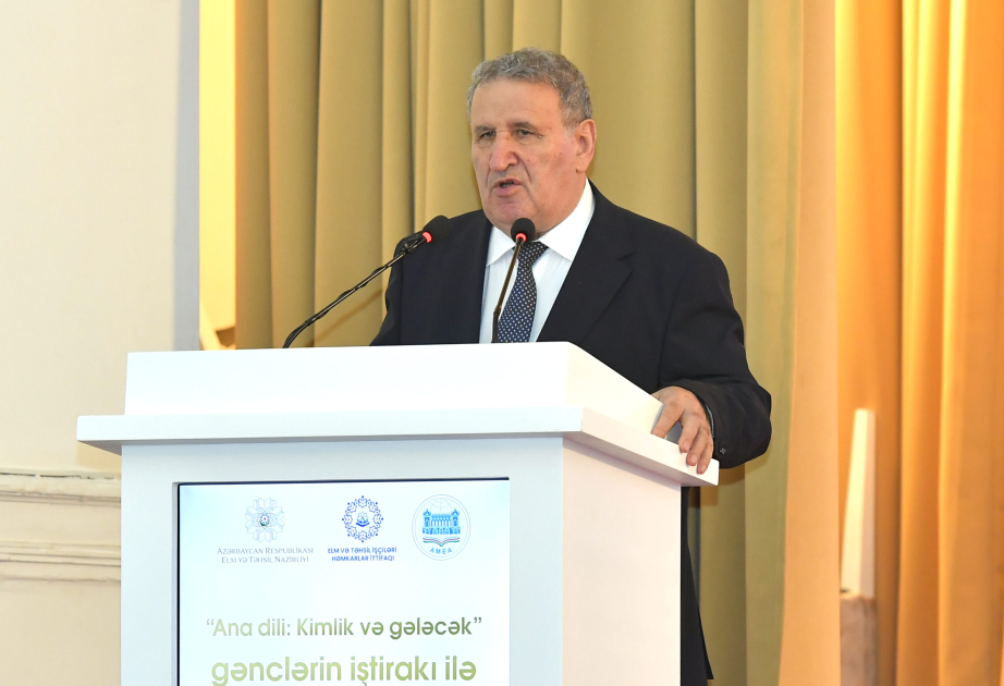 İsa Həbibbəyli: Azərbaycan dilinin saflığının qorunması qarşıda duran əsas vəzifələrdəndir