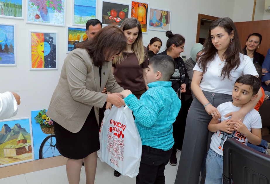 Naxçıvanda autizmli uşaqlar və onların valideynləri ilə görüş