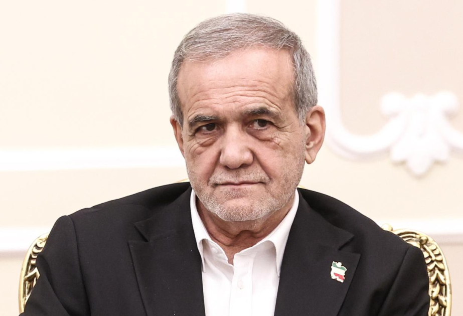 “Tasnim”: Pezeşkian İranda internetə çıxışın bərpasını tapşırıb