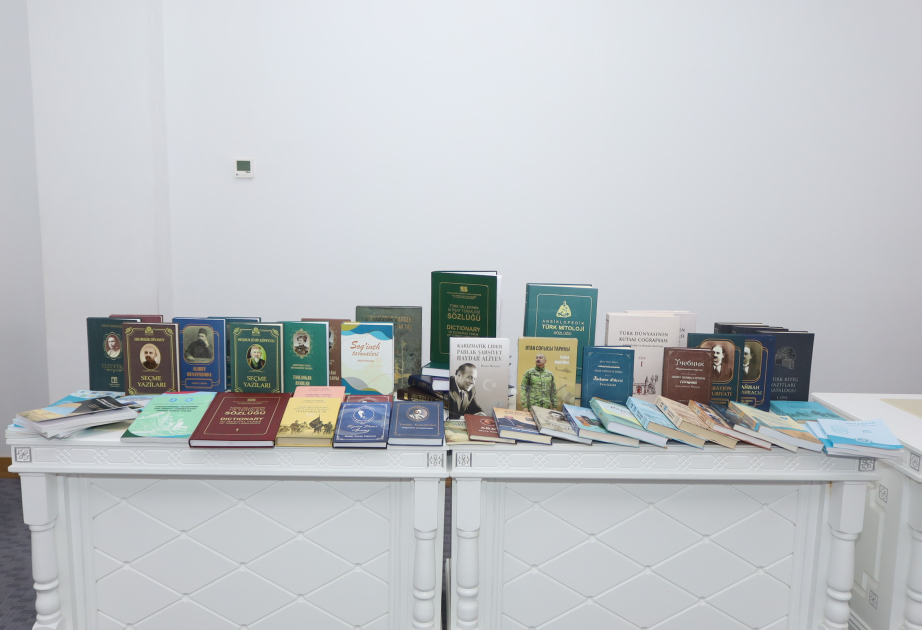 Türk Akademiyası tərəfindən MEK-ə nəşrlər hədiyyə edilib